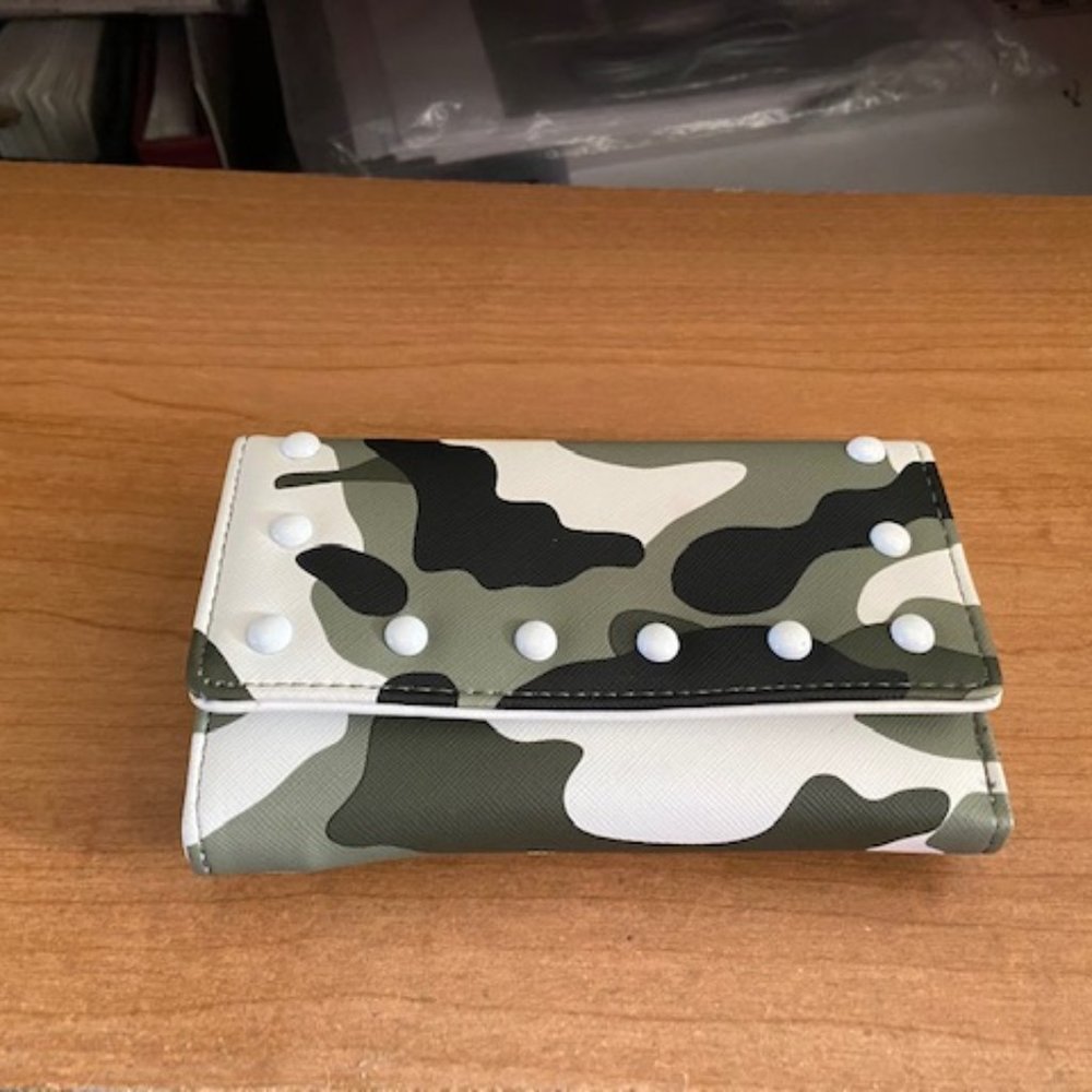 - Carpisa Bilfold Wallet Italy NWT